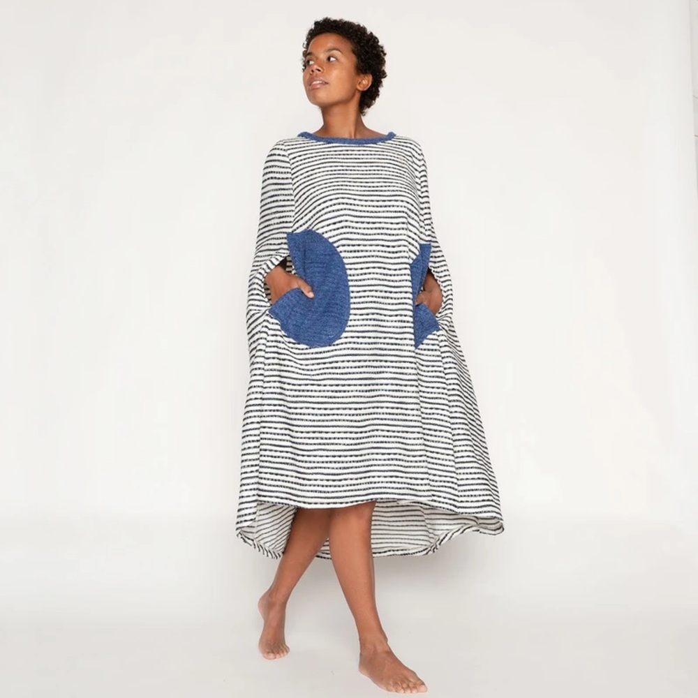 Seea Changing Cape in Blue Venice